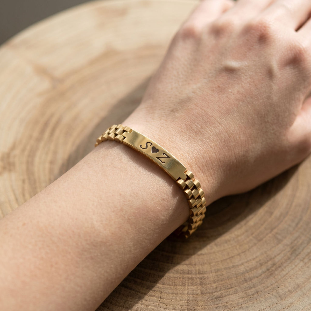 Engraved chain-link bracelet by Classic Collection